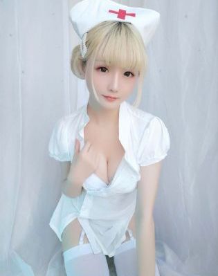 韩国电影可疑的美容院