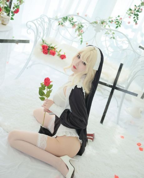 强睡年轻的女经理